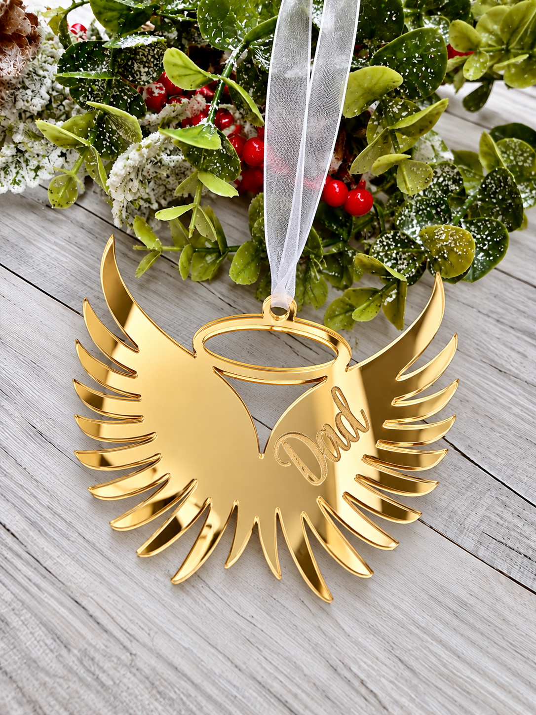 Load image into Gallery viewer, Angel wings in memory Christmas decoration in gold mirrored acrylic engraved with a name
