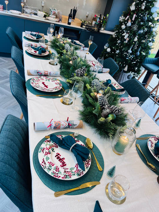 Christmas dinner table example