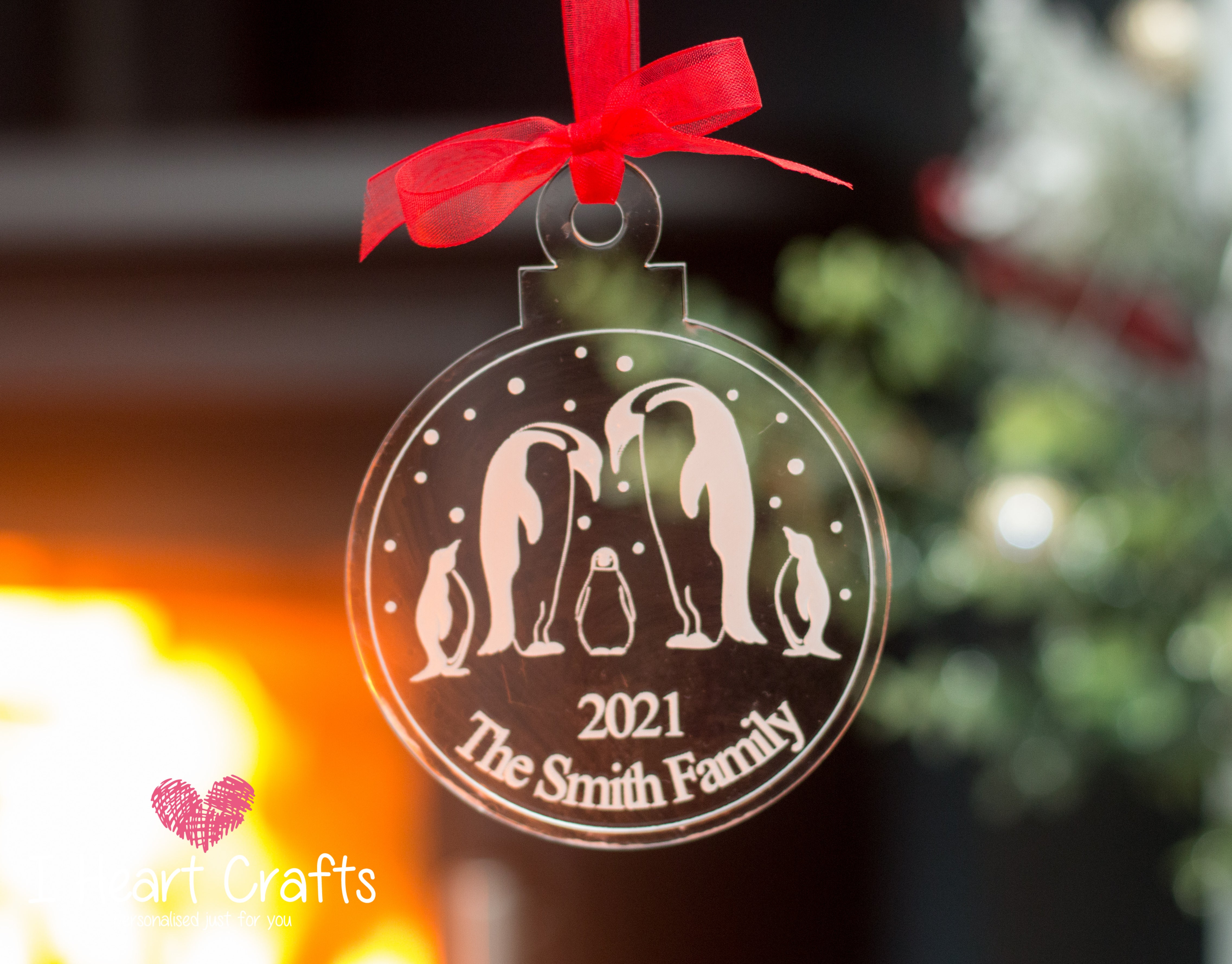 Load image into Gallery viewer, Penguin Family Personalised Tree Decoration craft product
