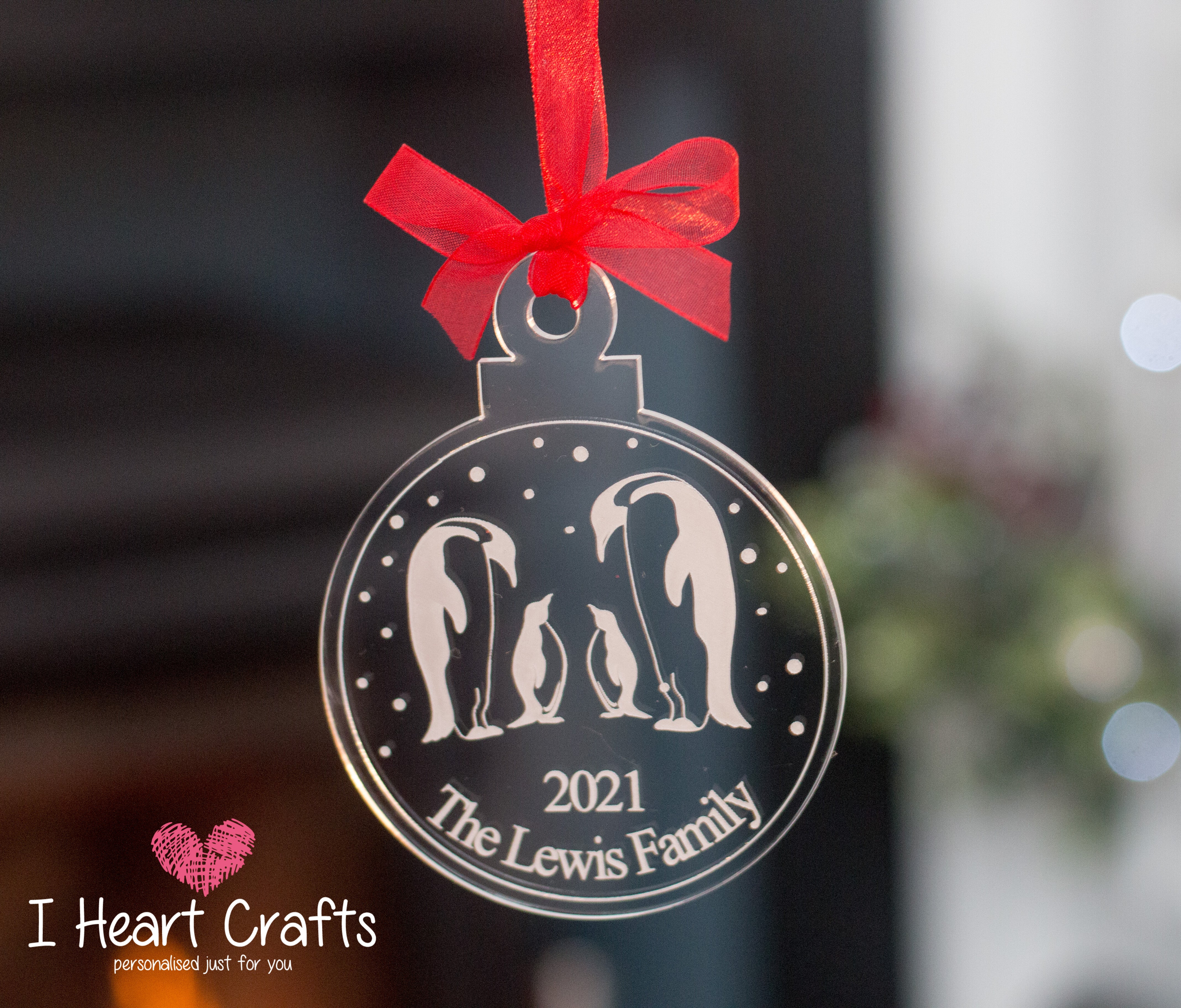Load image into Gallery viewer, Penguin Family Personalised Tree Decoration craft product
